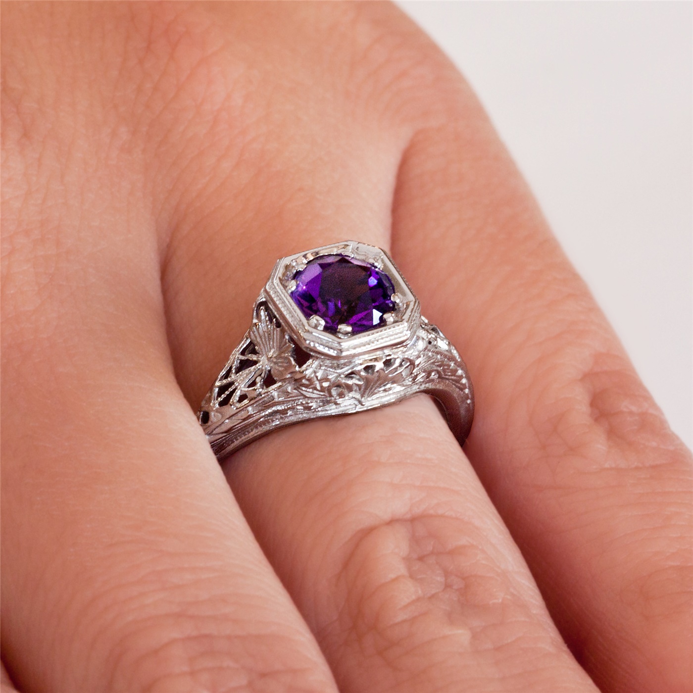 Ladies White Gold and Amethyst Vintage  Ring  Amethyst 